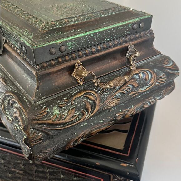 Vintage Spanish Colonial Carved Ebonized Finish Wooden Storage Box Decor - Picture 4 of 7